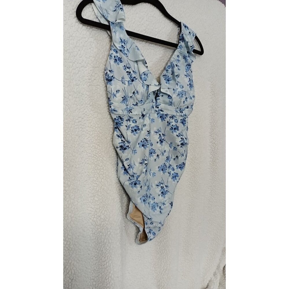 A PEA IN THE POD Maternity One Piece Swimsuit Small Blue Floral NEW Ruffle Beach - Picture 5 of 13